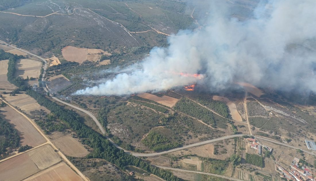 Un Incendio En Zamora Obliga A Actuar A Medios De Otras P