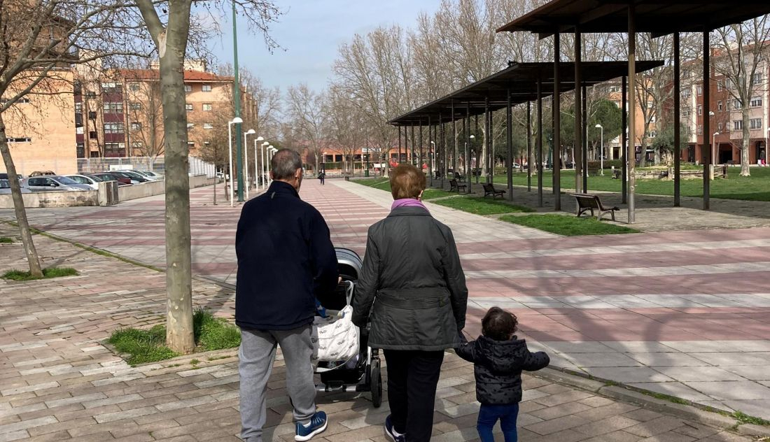 Una Encuesta Apunta Que Los Abuelos Miman A Sus Nietos Con Alimentos