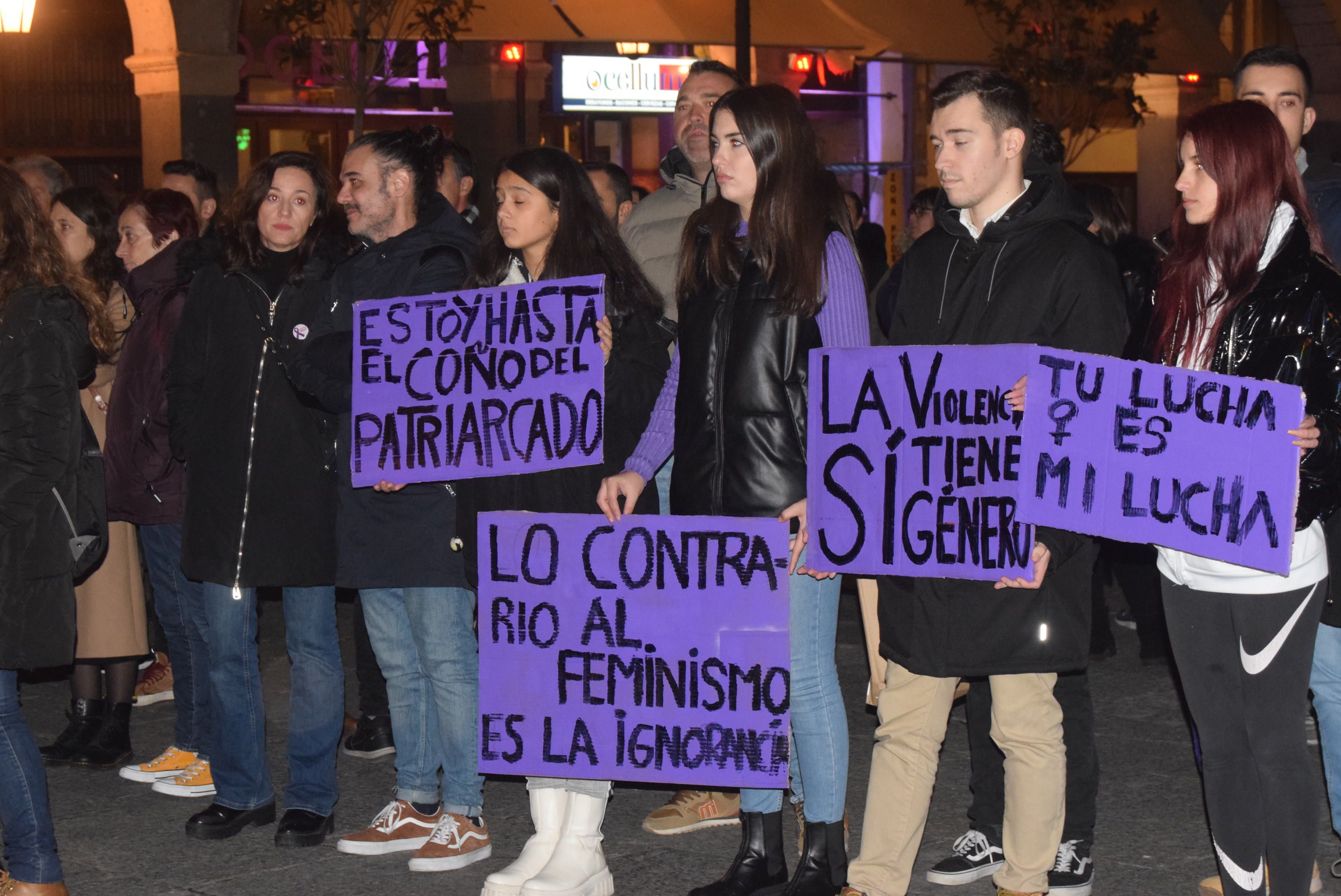 VÍDEO Centenares de zamoranos levantan la voz contra la violencia