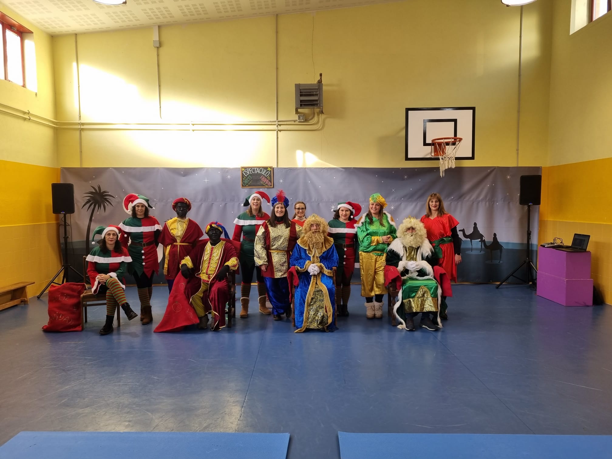 V Deo Los Reyes Magos Visitan El Ceip Sancho Ii Para Recibir Las