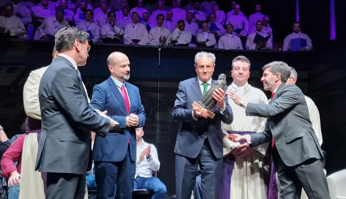 La Casa De Zamora En Madrid Hace Entrega De Los Banzos De Oro