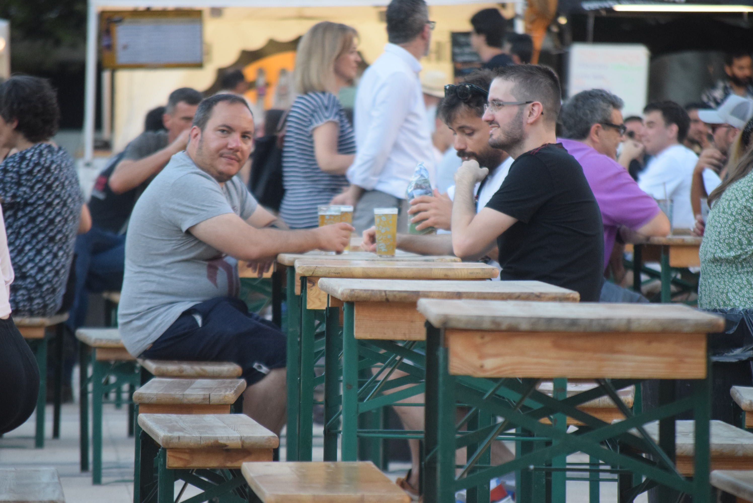 Los amantes del lúpulo se dan cita en la Marina para inaugurar la Feria