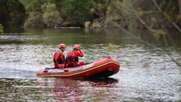 Dispositivo de rescate del cuerpo sin vida en el río Tormes entre Villamayor y Santibañez del Río | Andrea M | Andrea M