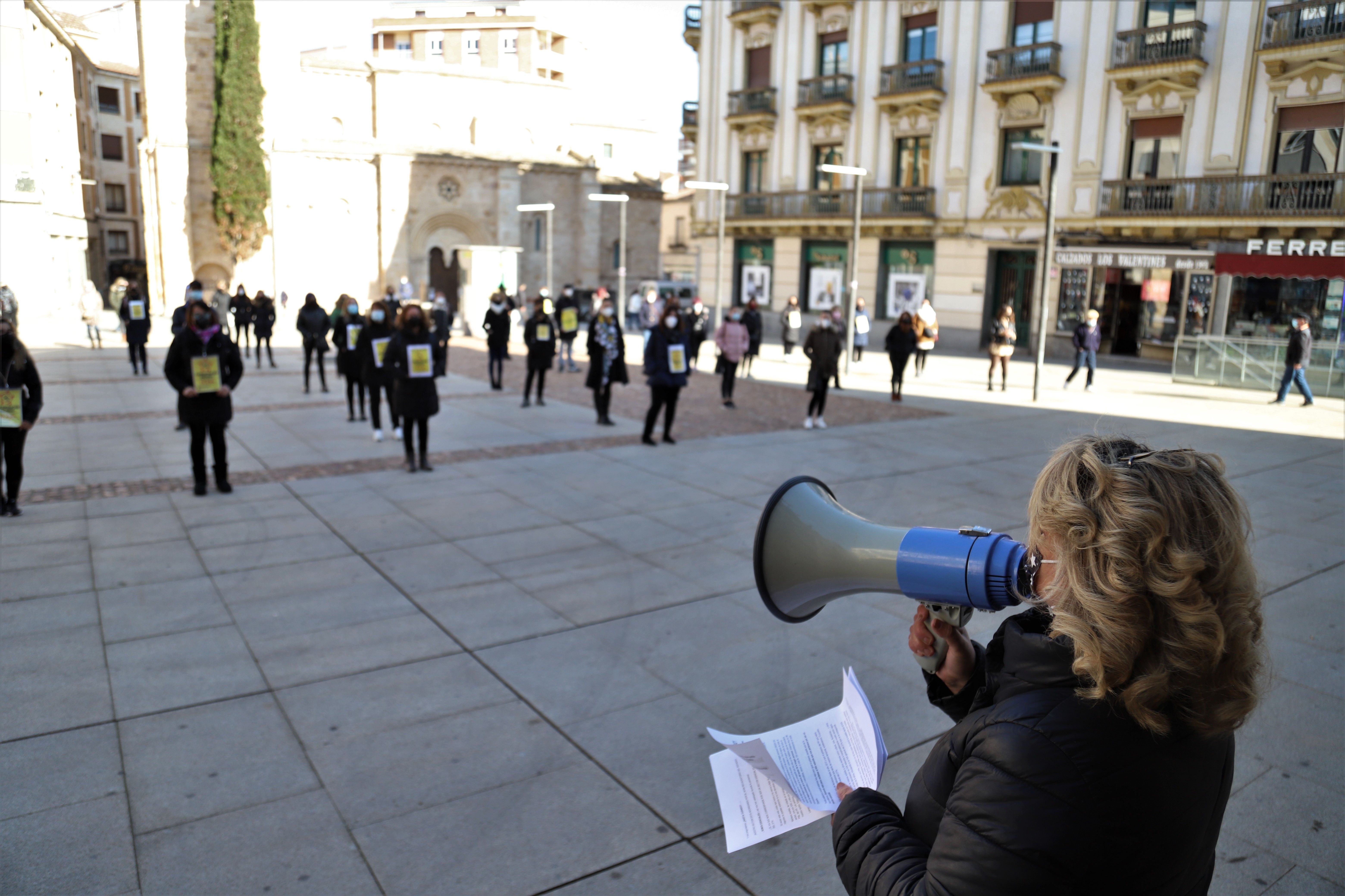 Las profesionales de peluquería y estética toman las calles por la bajada del IVA al 10%