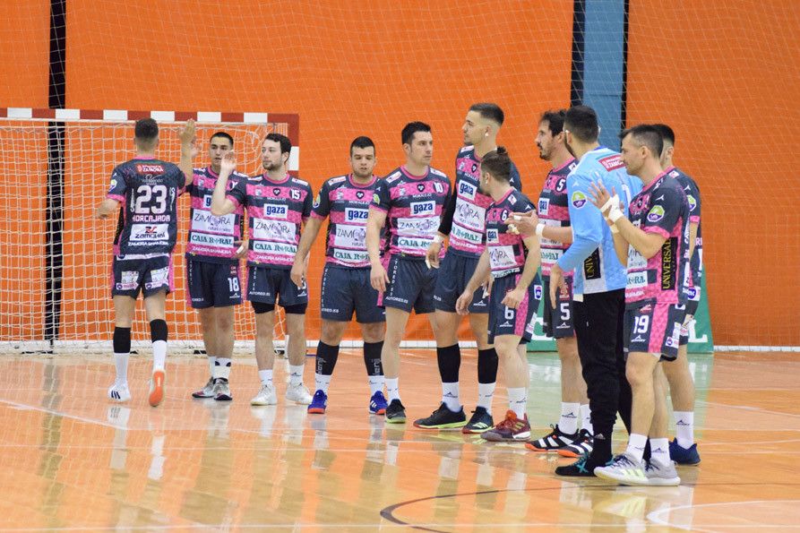 El Balonmano Zamora salta a la pista en un encuentro de la pasada campaña