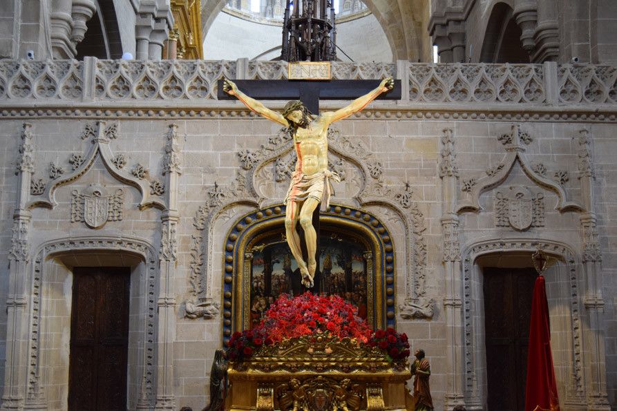 Veneración al Cristo de las Injurias en la Catedral por parte de la Real Cofradía del Silencio.Archivo