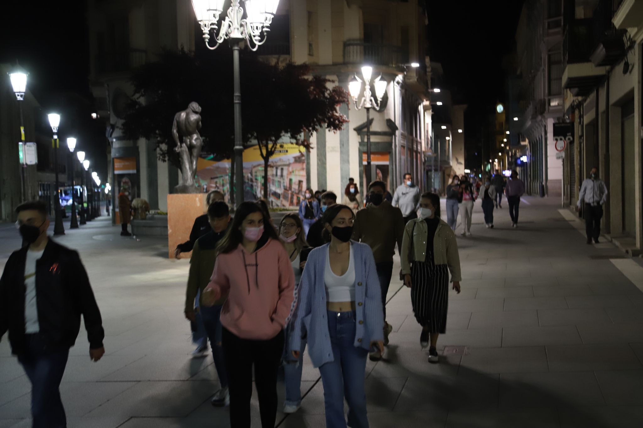 Jóvenes pasean por Zamora 