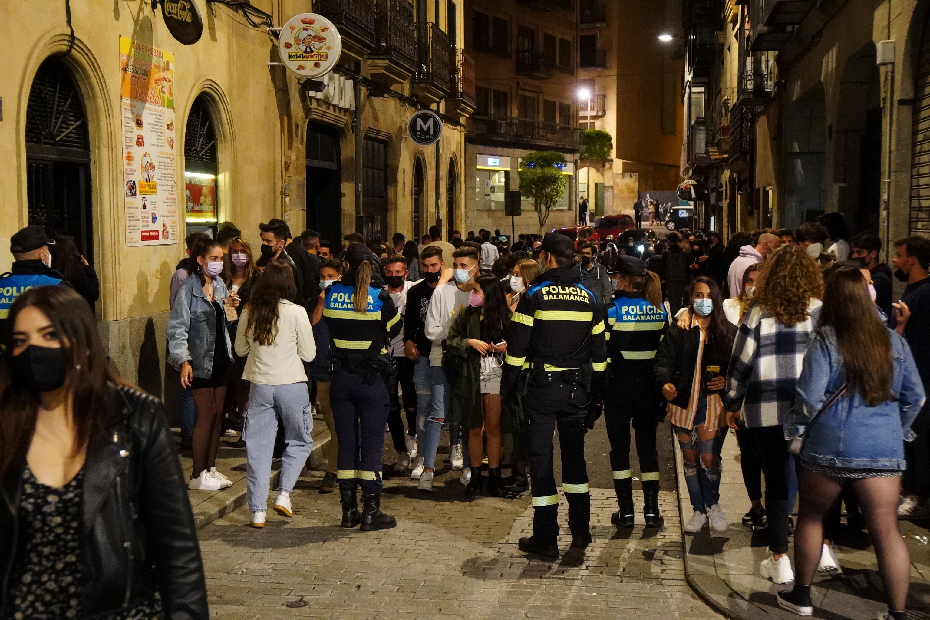 Sanidad notifica 4.975 y 97 muertes, con la incidencia bajando levemente a 177