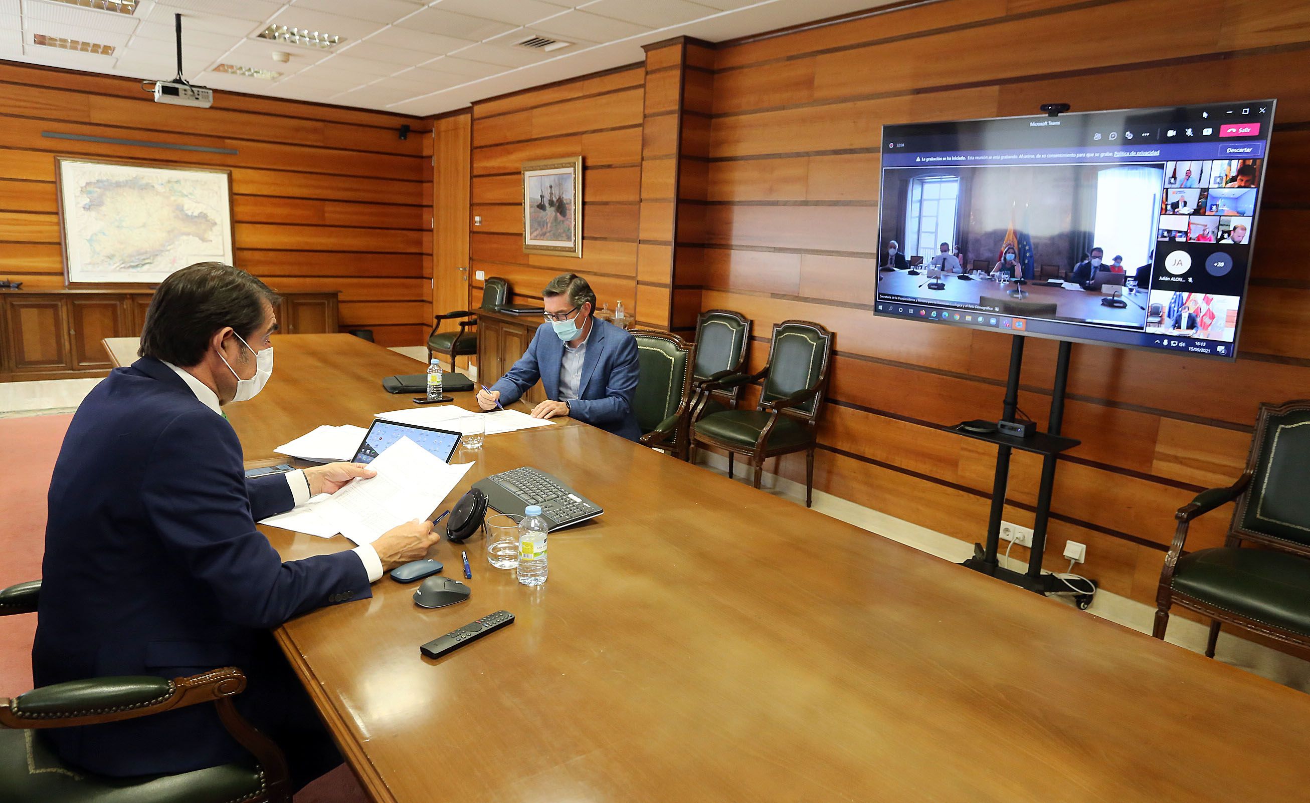 Reunión del consejero Suárez-Quiñones