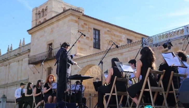 Concierto de la Banda de música de Zamora (BMZ) en la Plaza de la Catedral. Archivo