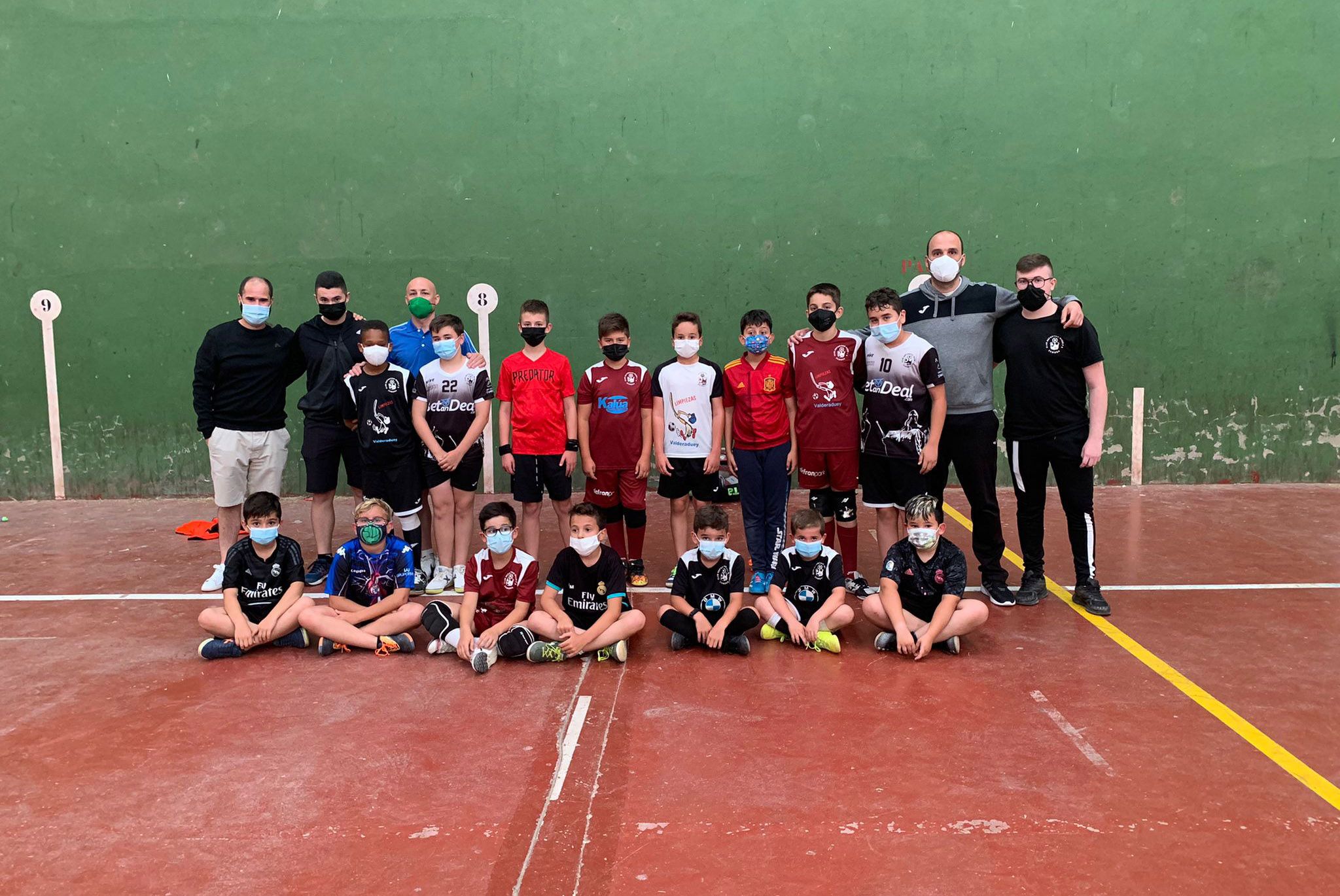 Visita de Juanito y Eloy a los jugadores del River Zamora