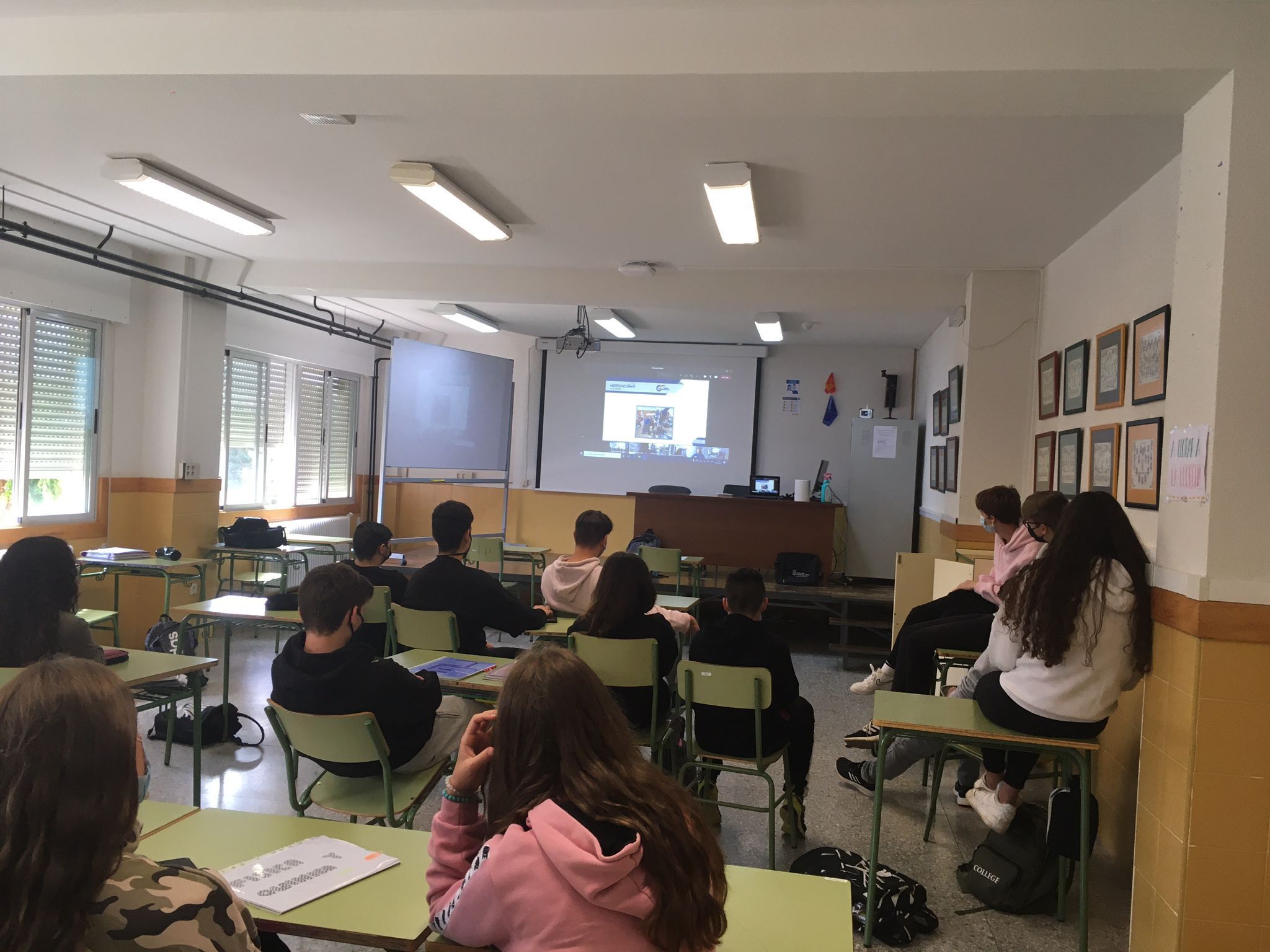 Sara García en a charla del IES de Alcañices