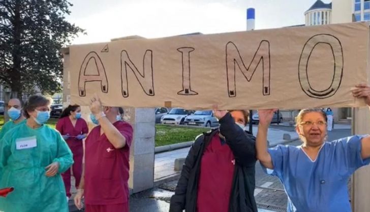 Sanitarios mandan un mensaje de apoyo en el Virgen de la Concha