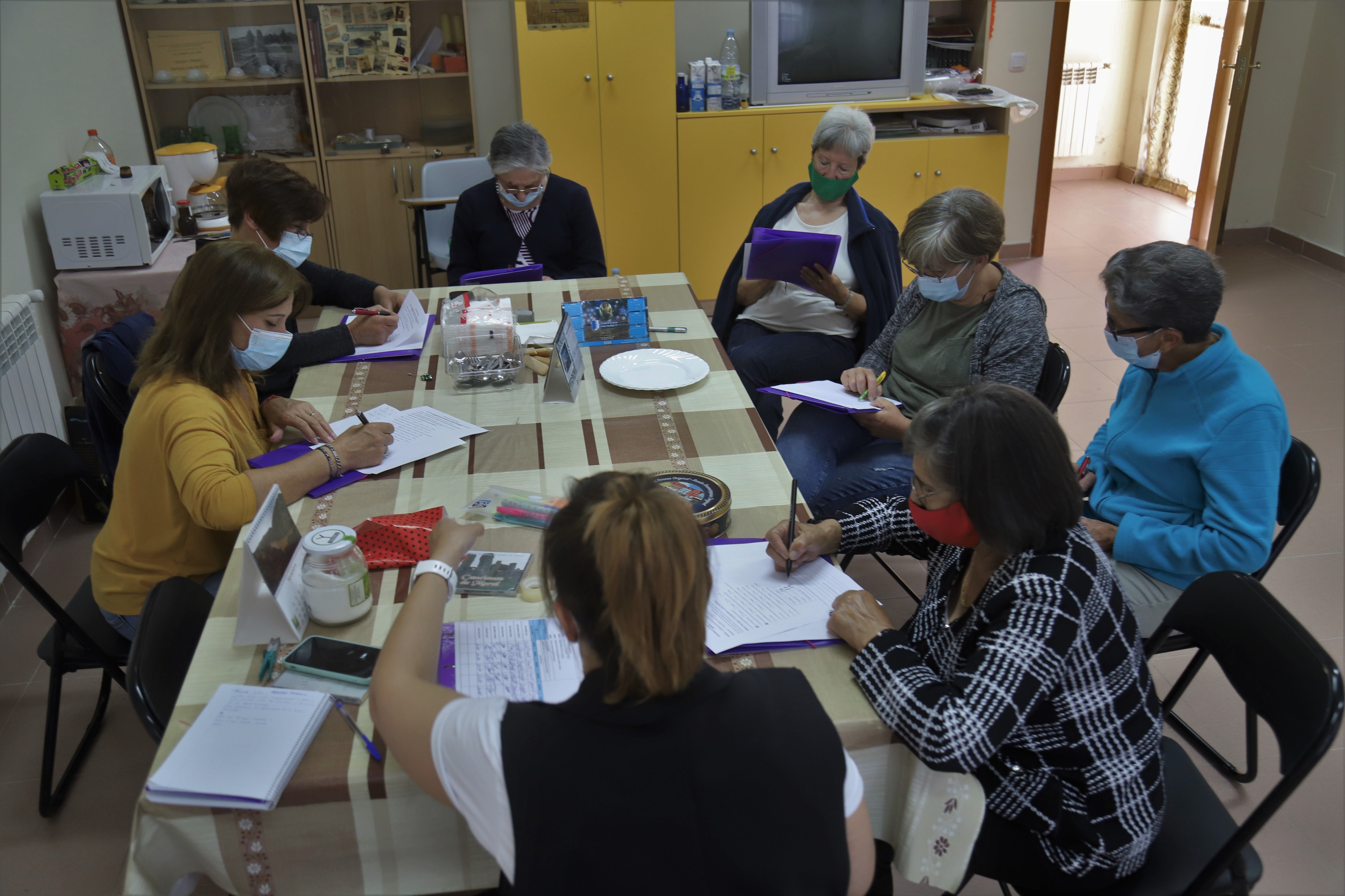 Imagen de la sesión celebrada en la Asociación de Mujeres de Moral de Sayago