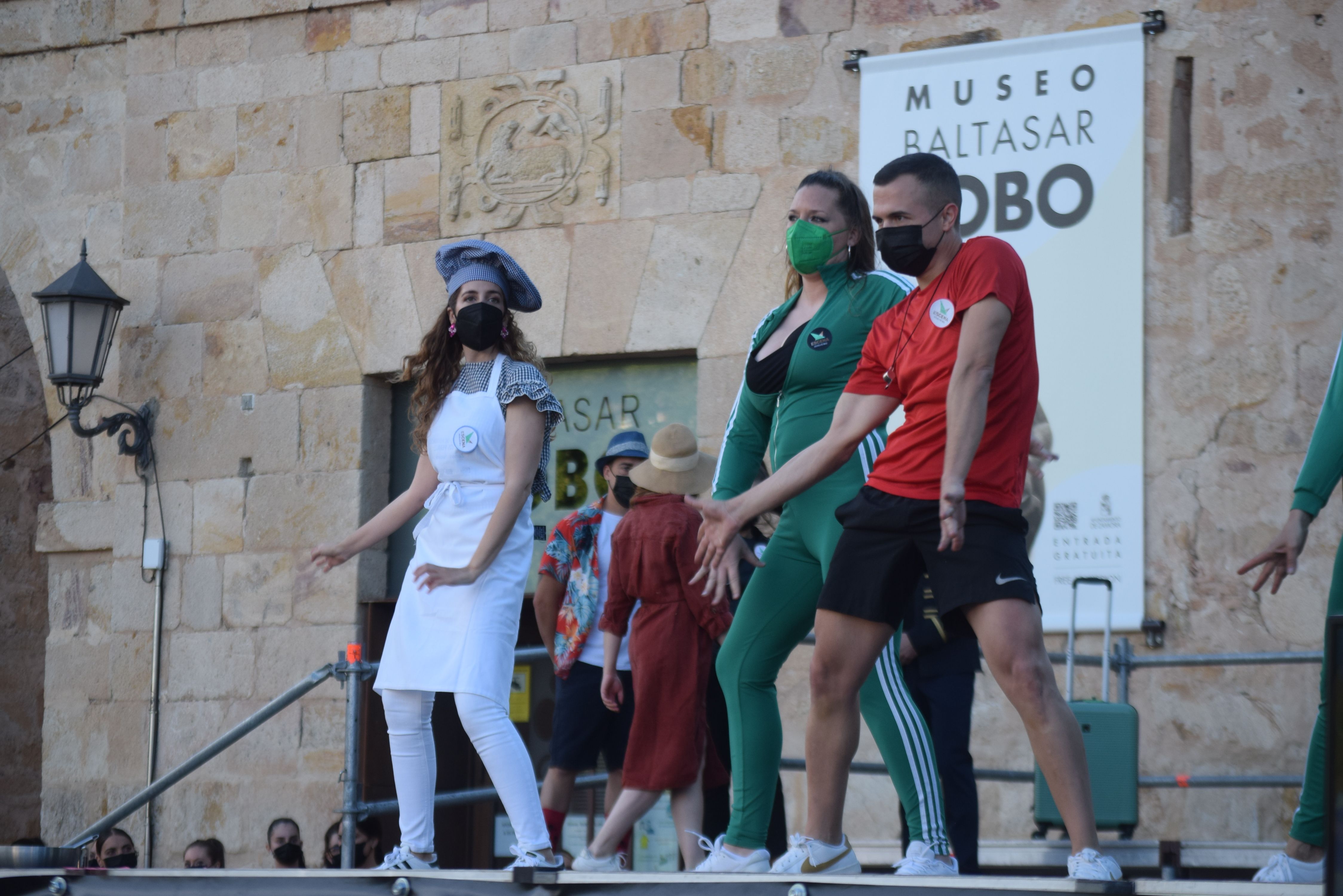 Escena actúa en la plaza de la Catedral