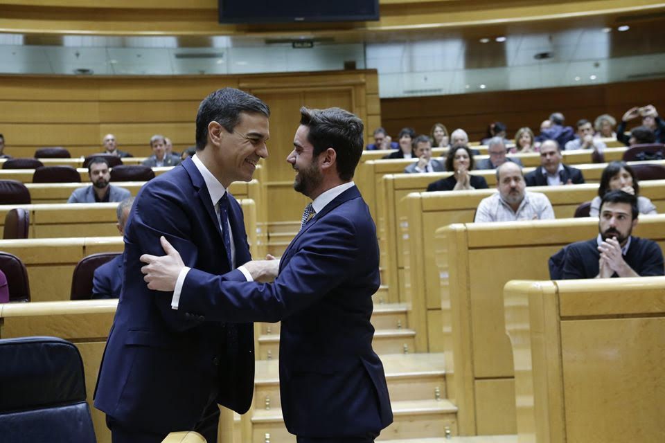 Pedro Sánchez saluda a Antidio Fagúndez