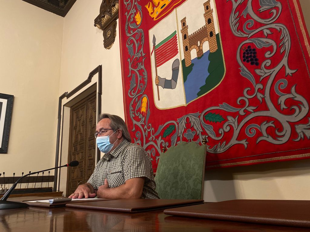 El alcalde, Francisco Guarido, en un momento de la rueda de prensa