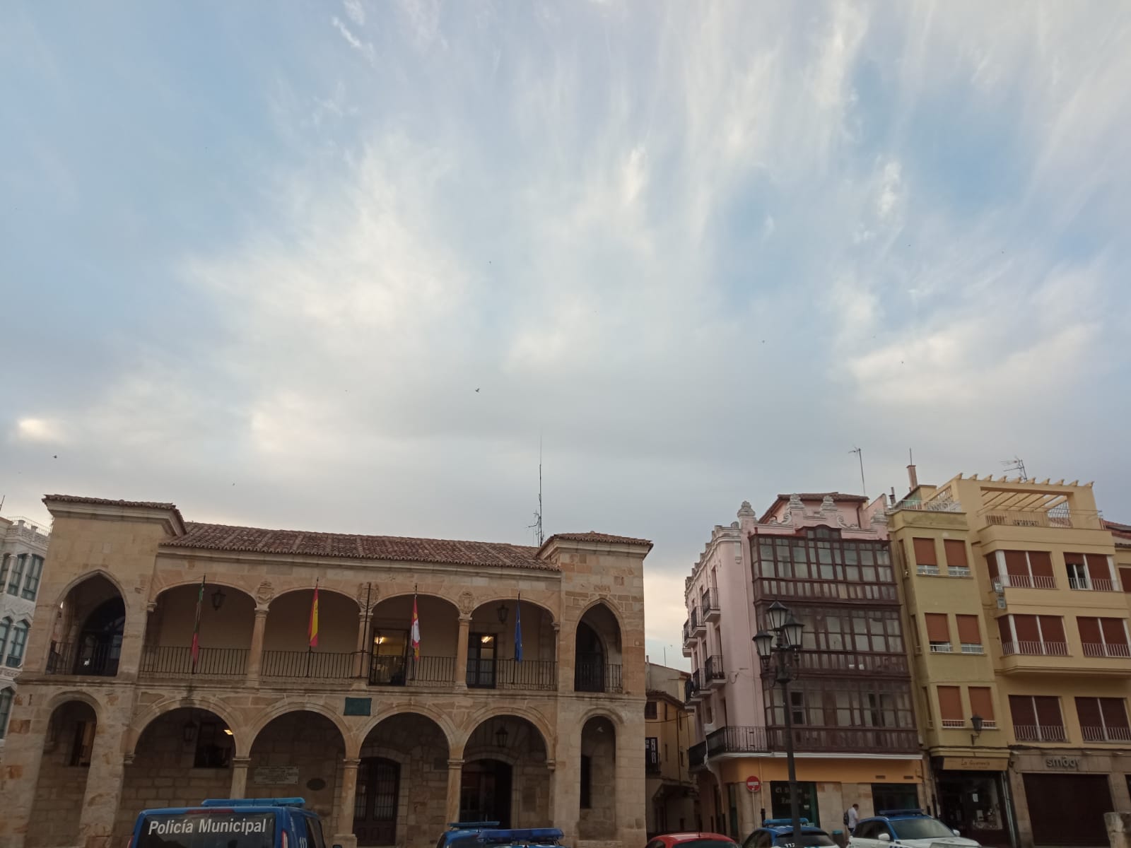 Cielo con nubes en la Plaza Mayor de Zamora