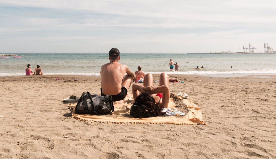 Tomar el sol en la playa  Fotografía EP