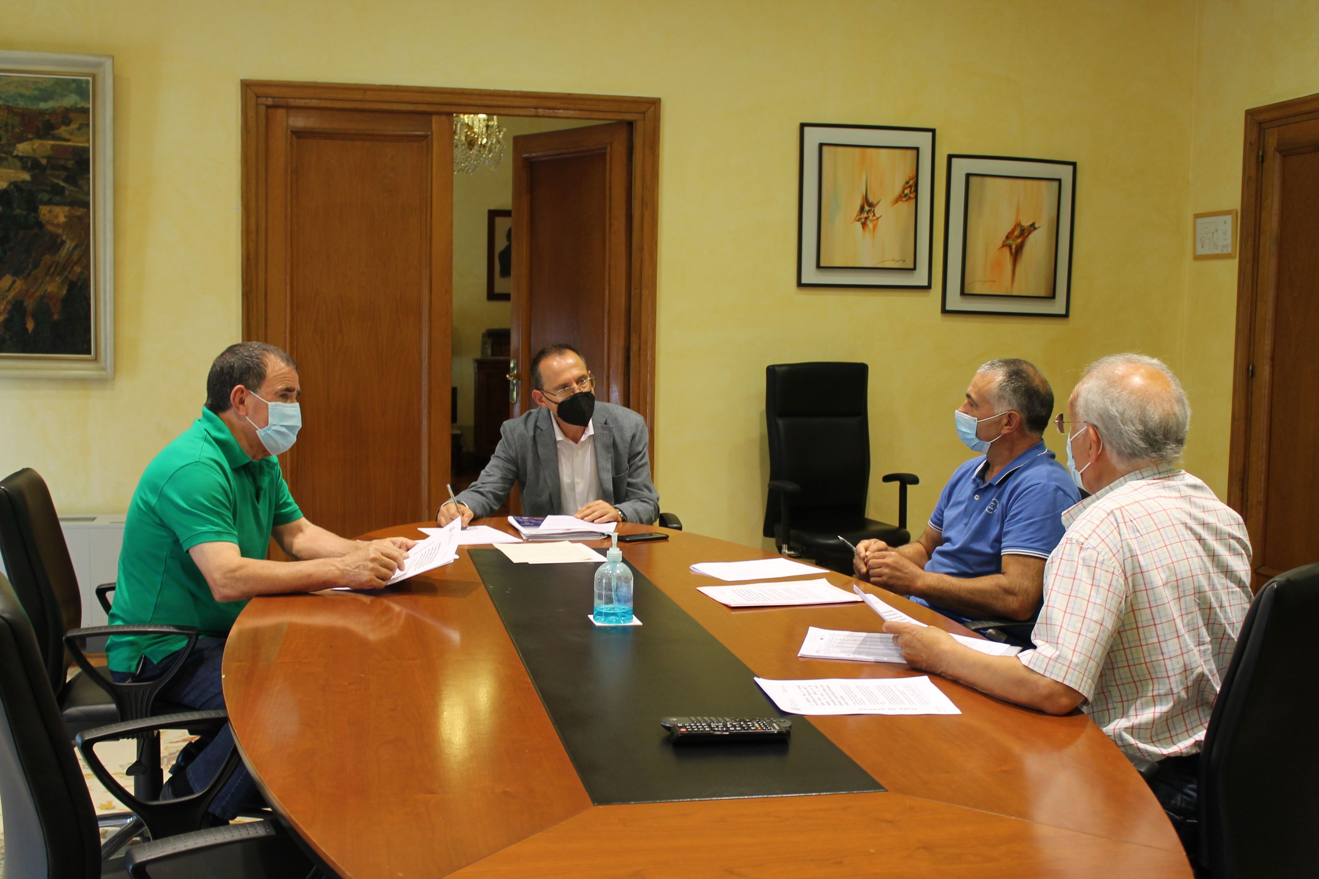 Ángel Blanco recibe a la asociación de desarrollo comunitario de Aliste