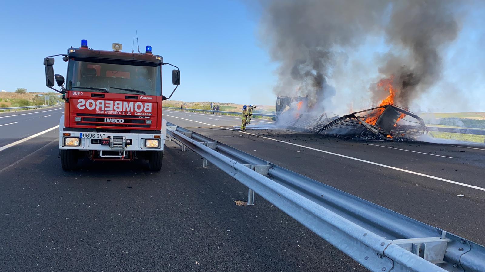 Incendio de un camión en la A 62 (4)