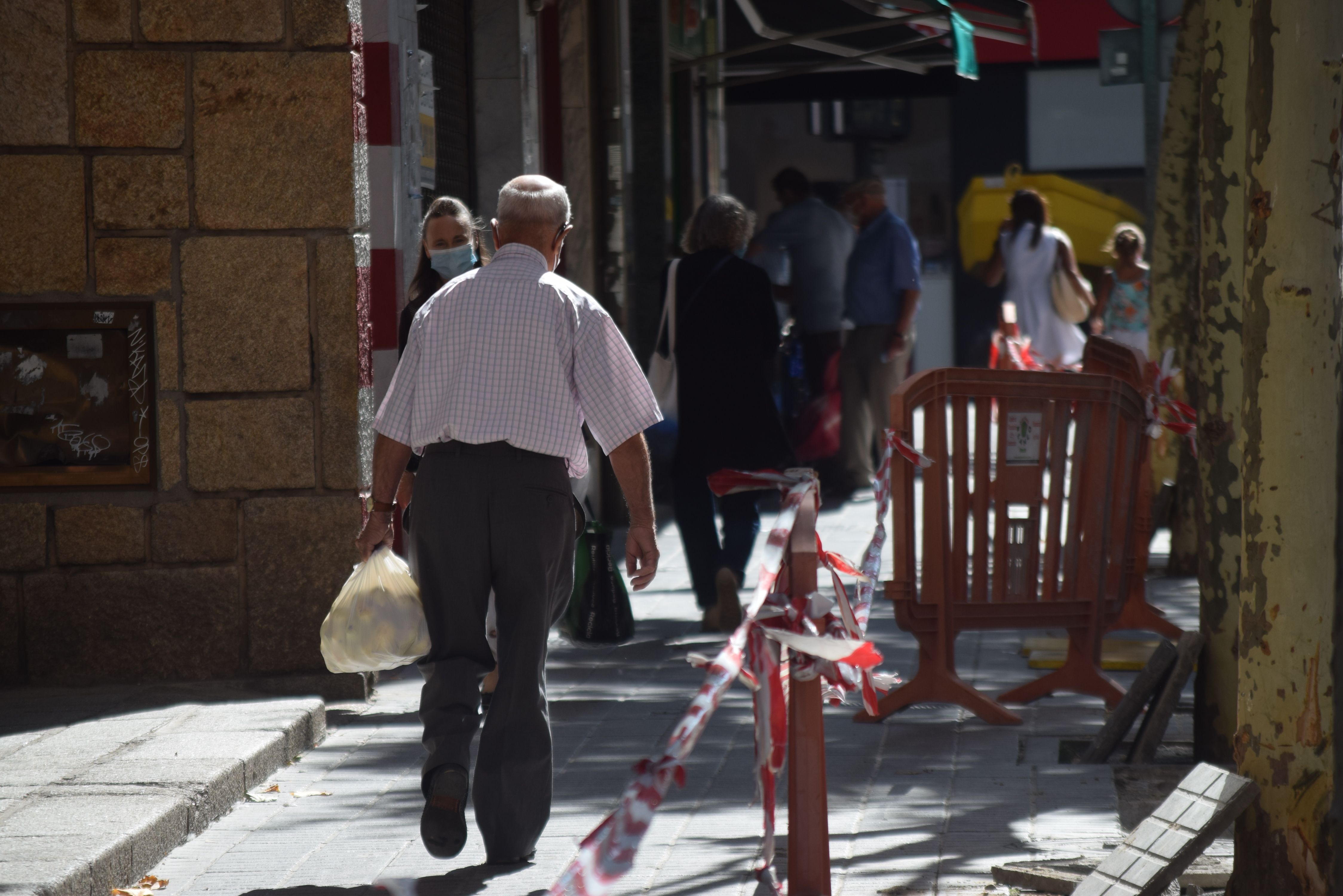 Zamoranos pasean por la calle de la Amargura