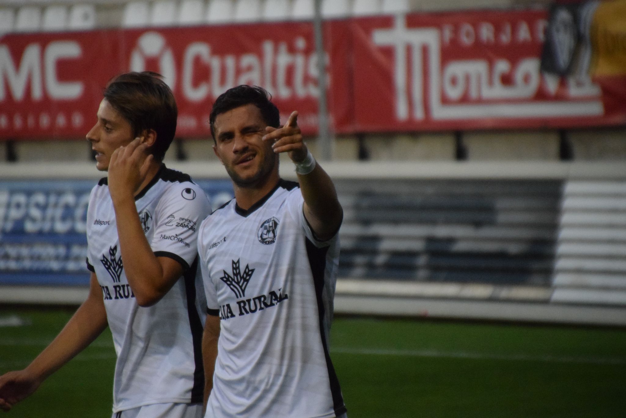 Mario Losada celebra el tanto 