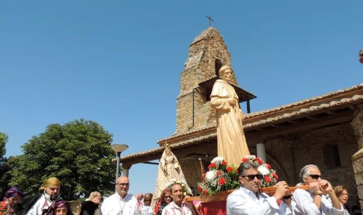 Una pasada procesión con la imagen de San Lucas