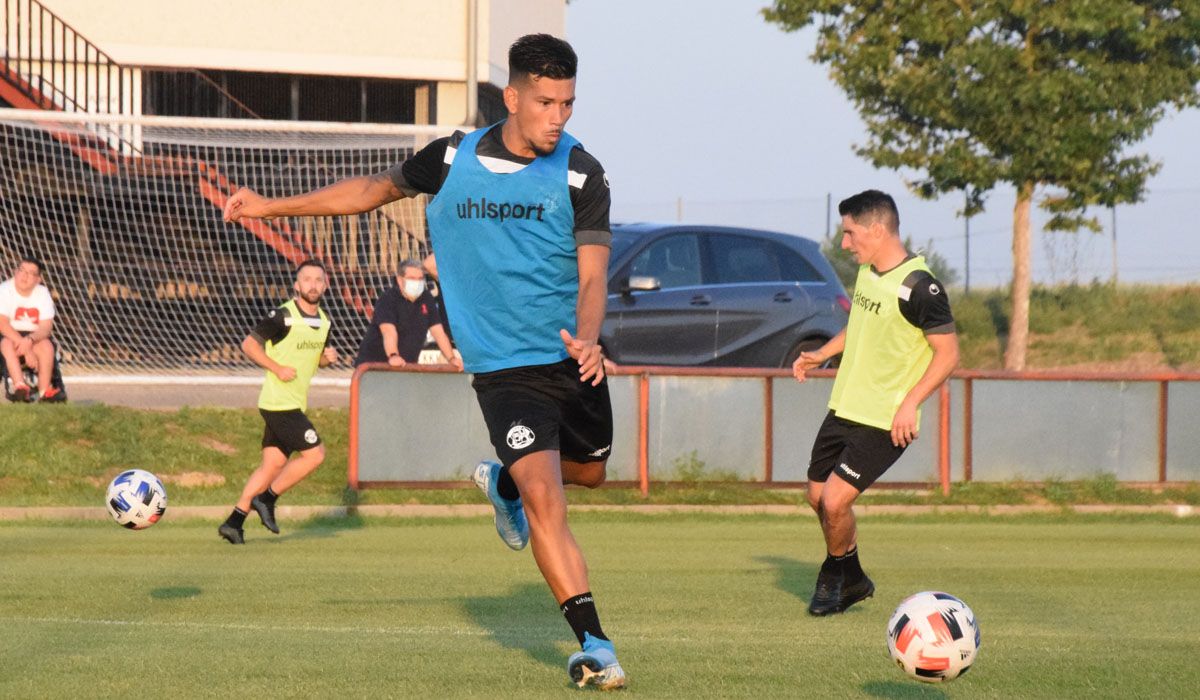 Garay durante un entrenamiento