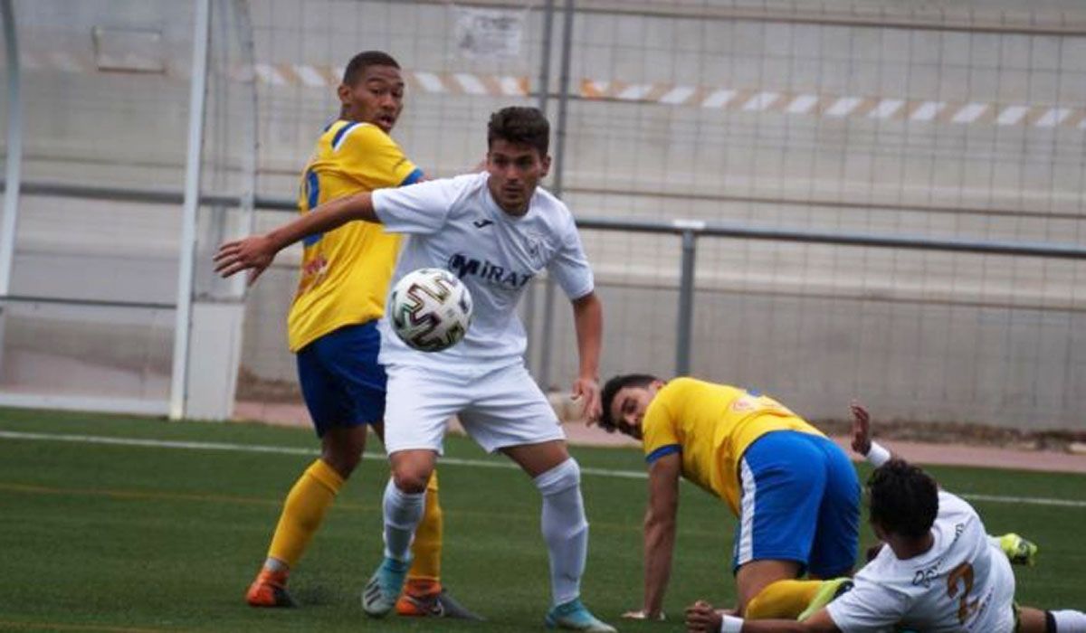 Raúl Calvo en un duelo con el Ribert