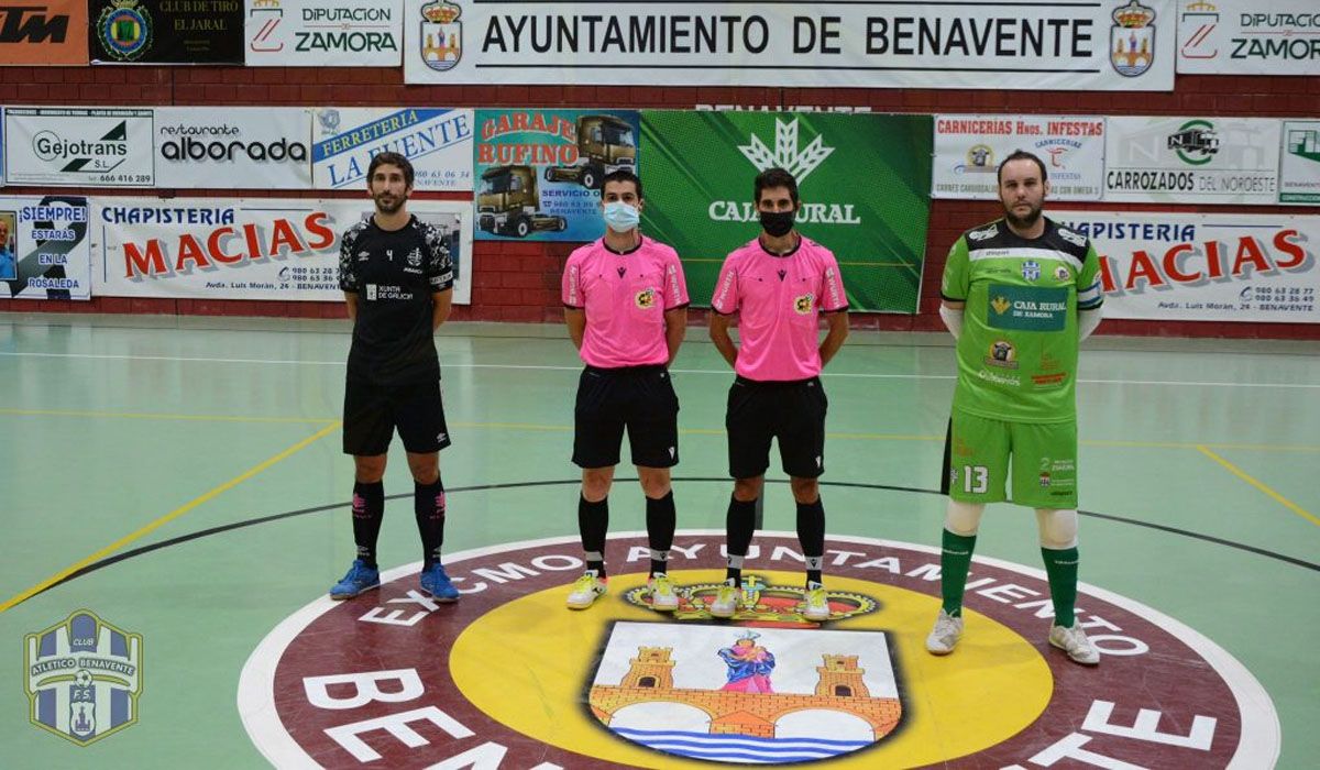 Los capitanes del Atlético Benavente y del Noia