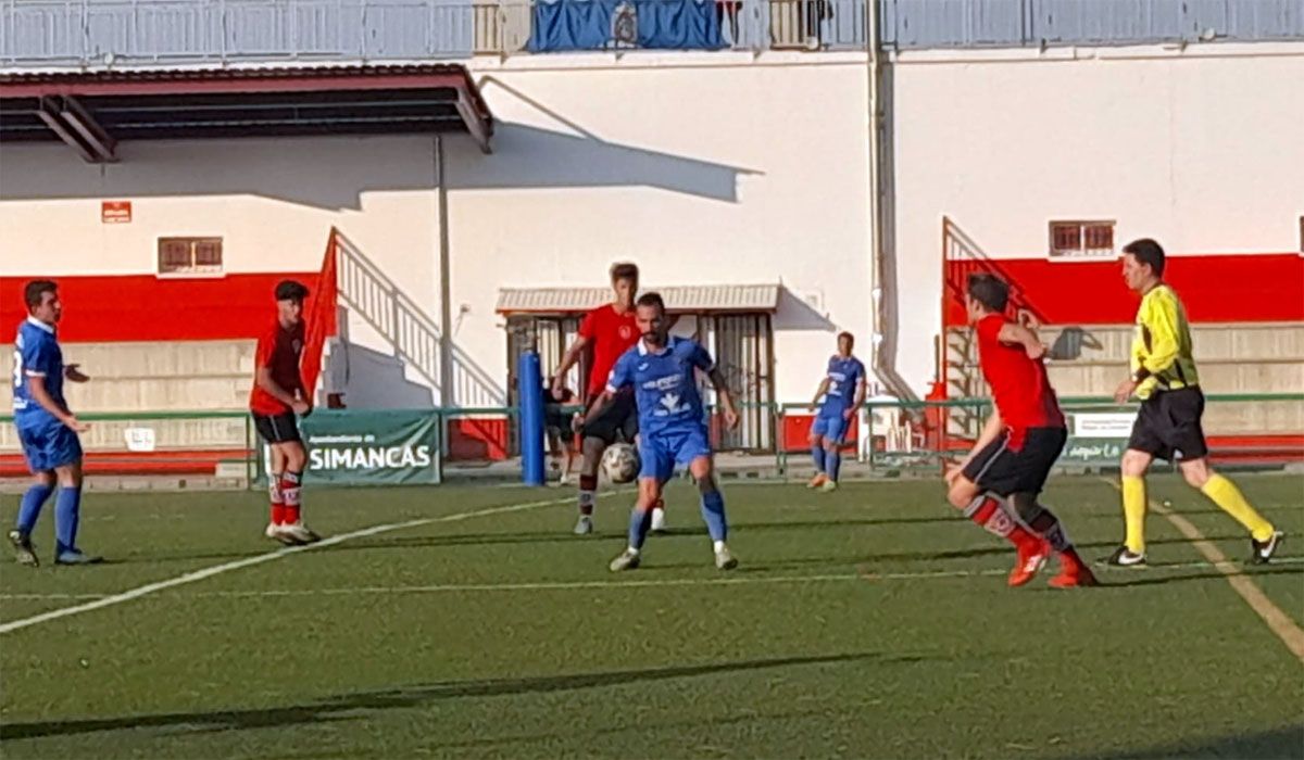 Viti controla el balón durante el amistoso