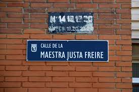 Calle de la maestra Justa Freire