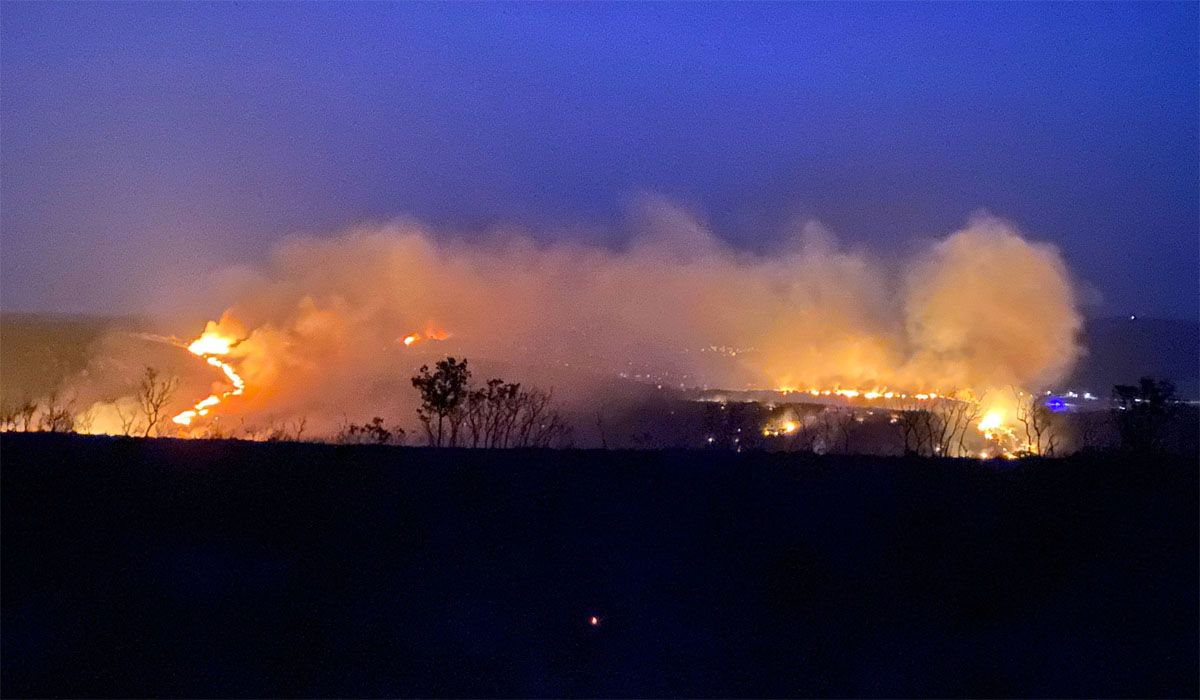 Imagen de archivo de un incendio nocturno 