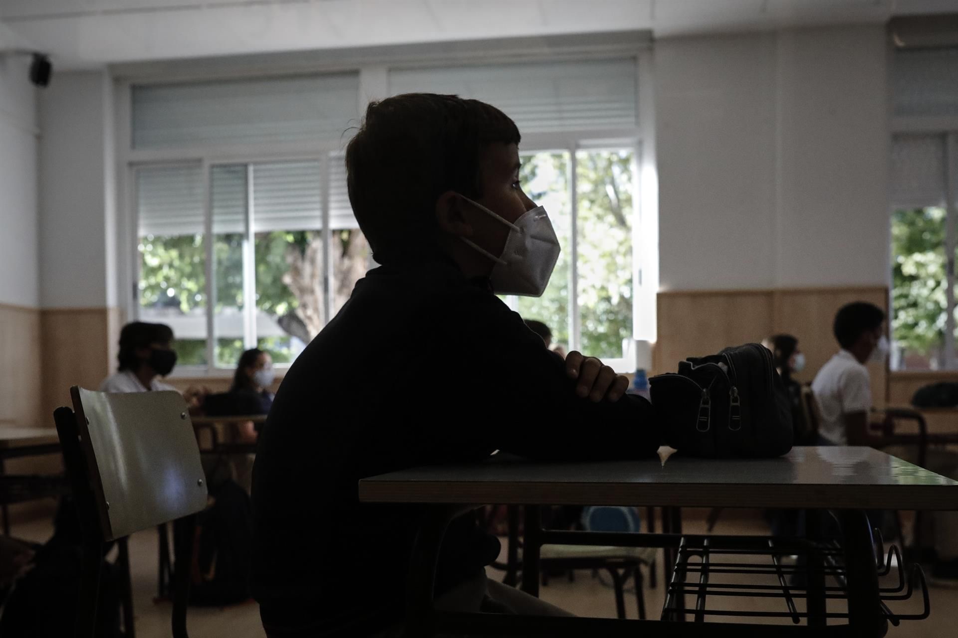 Un niño con mascarilla. EP