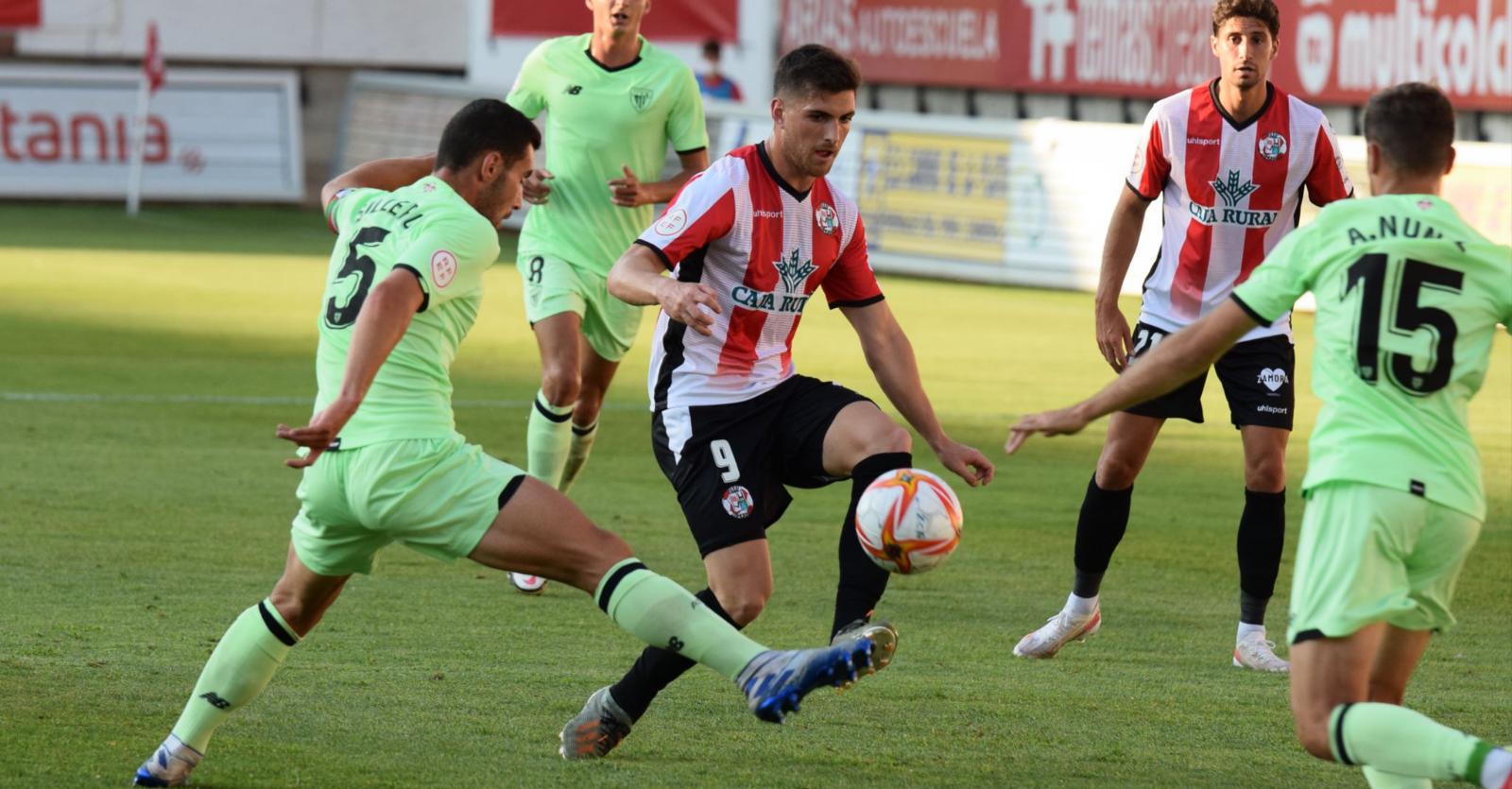 Un momento del encuentro entre el Zamora CF y el Athletic