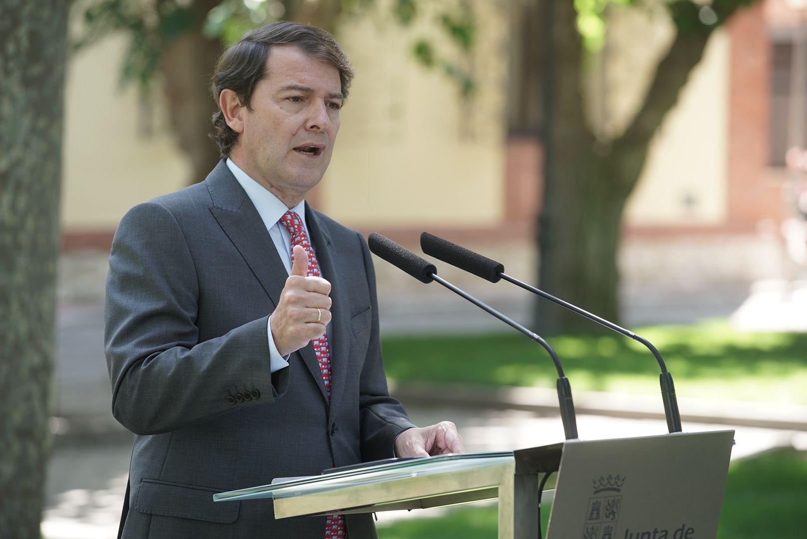 Alfonso Fernández Mañueco en una rueda de prensa