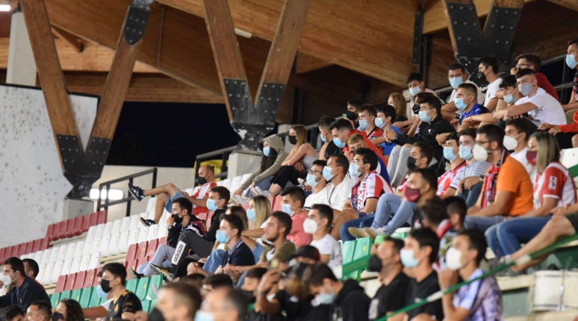 Aficionados del Zamora durante un partido