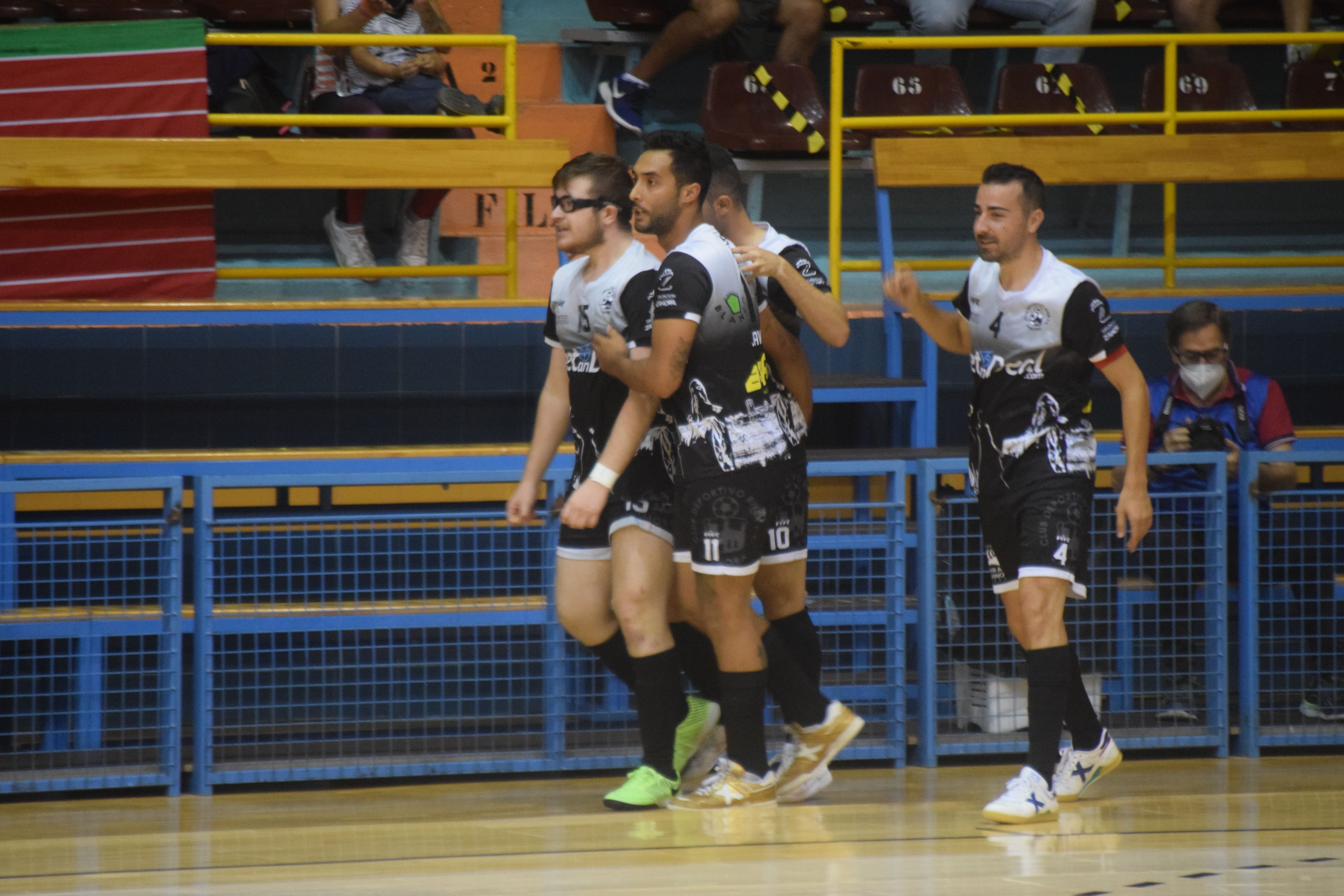 Los zamoranos celebran un gol en el Ángel Nieto