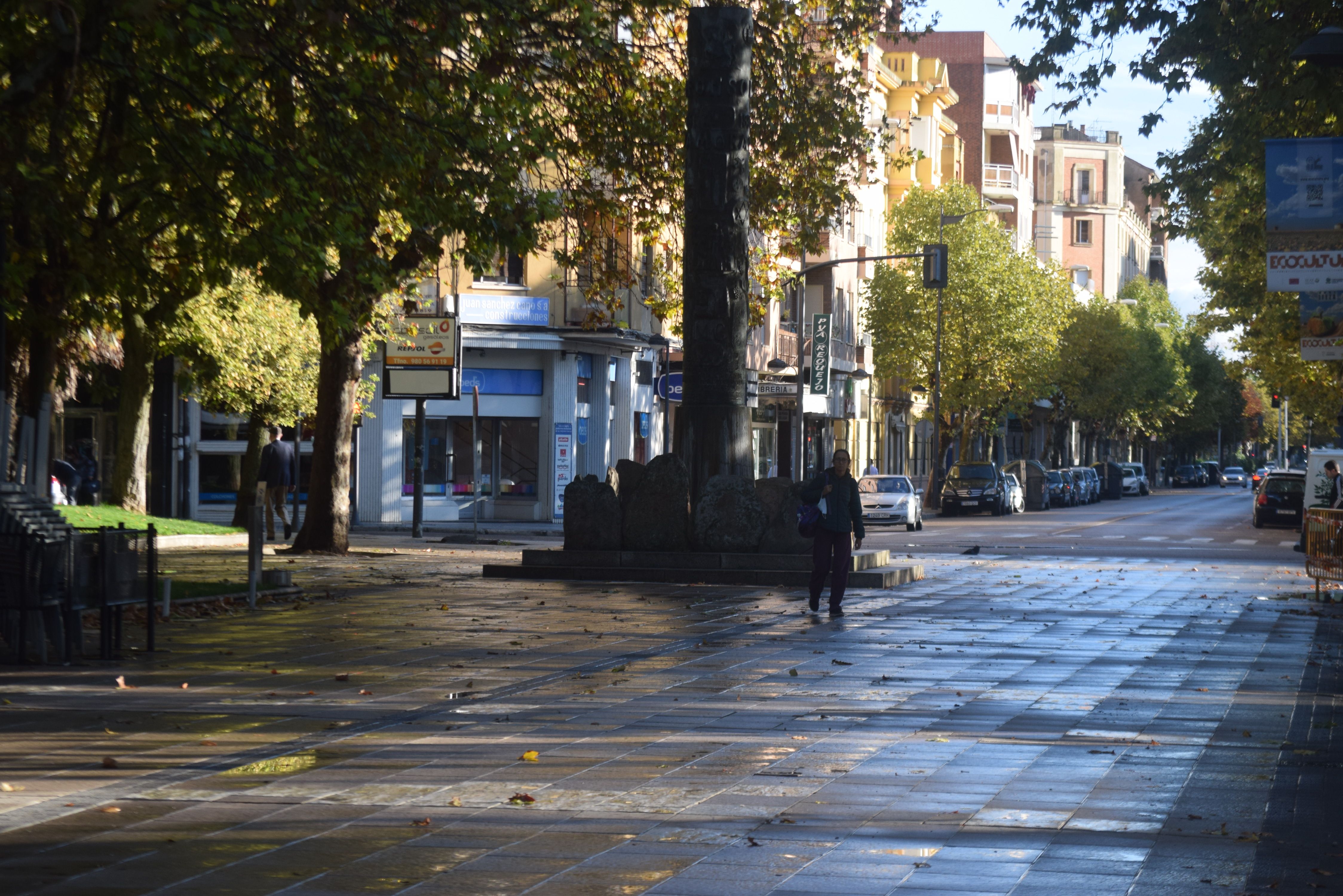 Zamoranos pasean un domingo por La Marina