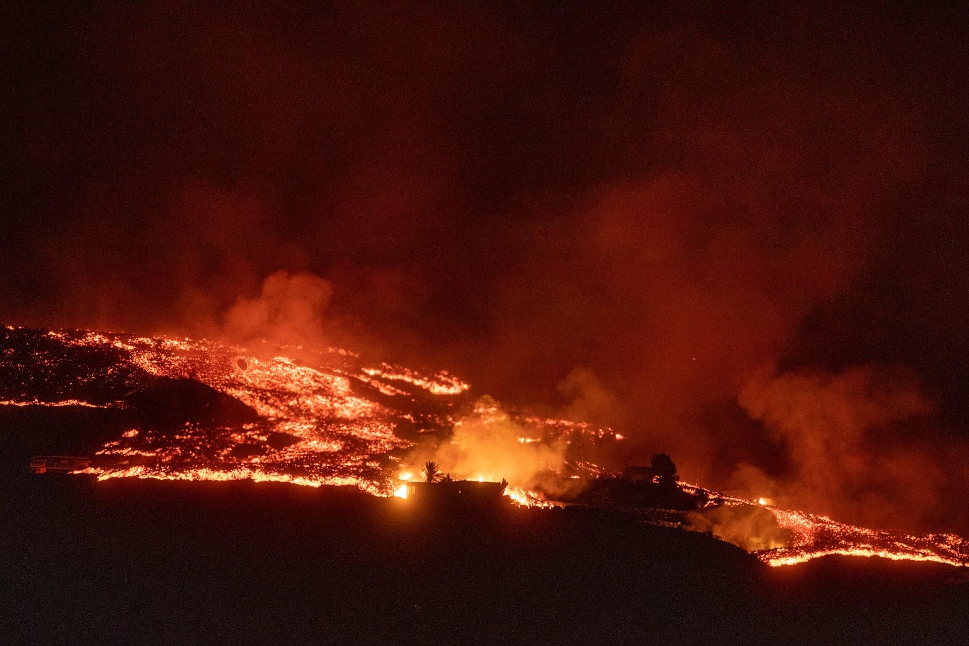 La nueva colada de lava del volcán de Cumbre Vieja