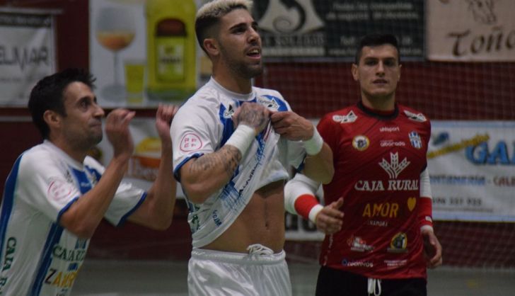 Los jugadores del Atlético Benavente celebran un gol