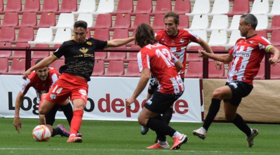 Jon Rojo lanza a puerta