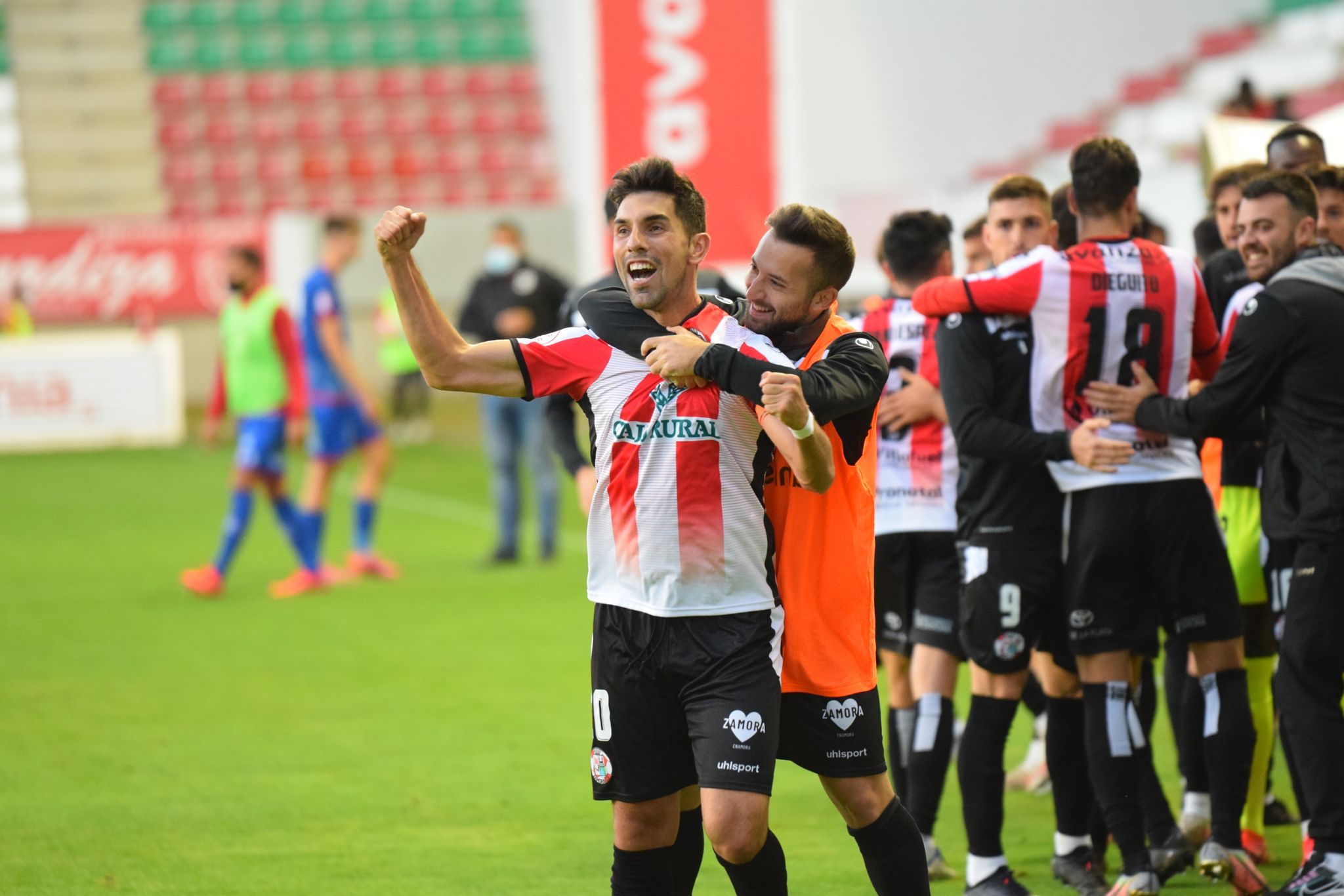 Carlos Ramos celebra el gol