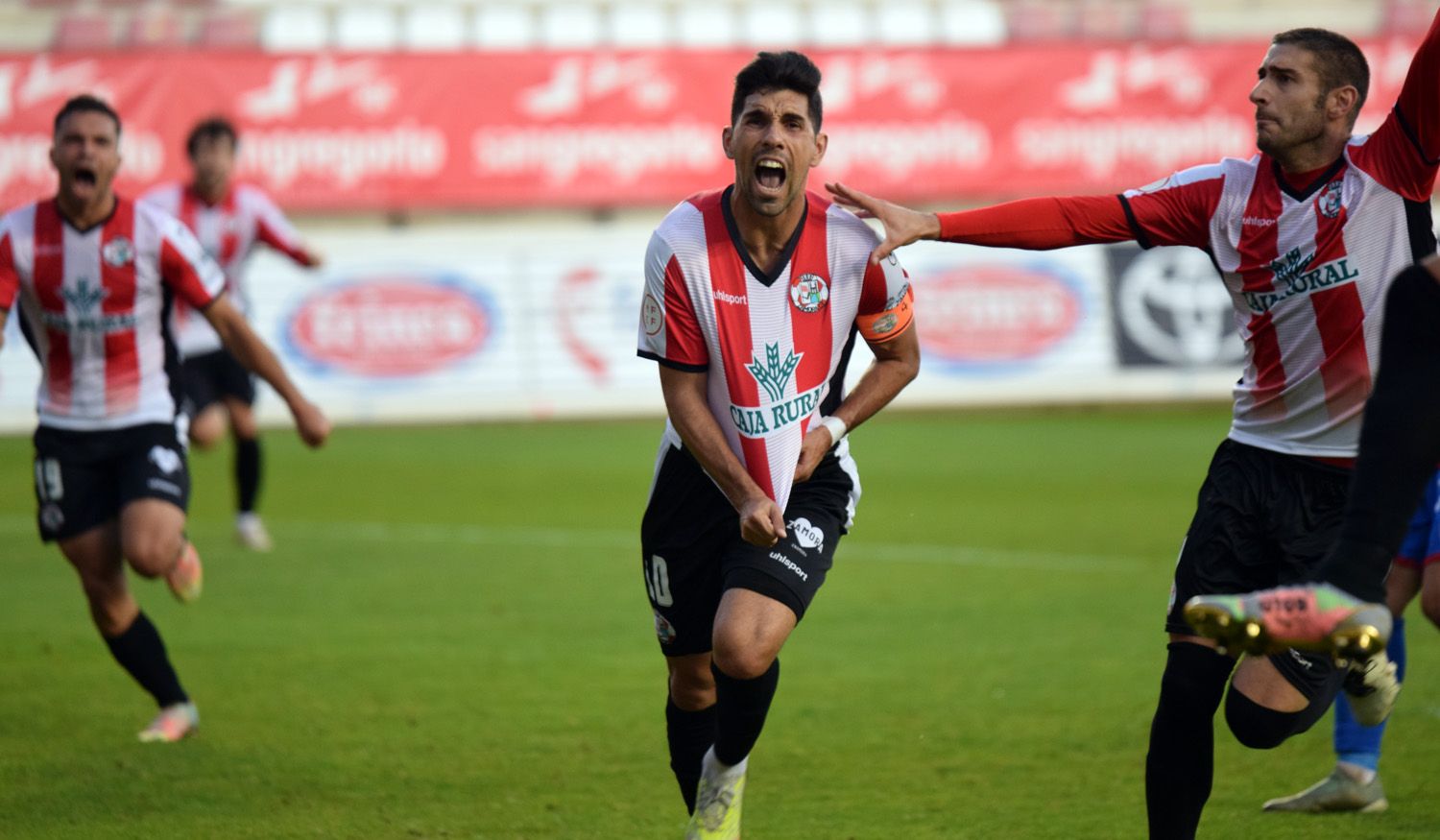 Carlos Ramos celebra un gol en el Ruta de la Plata