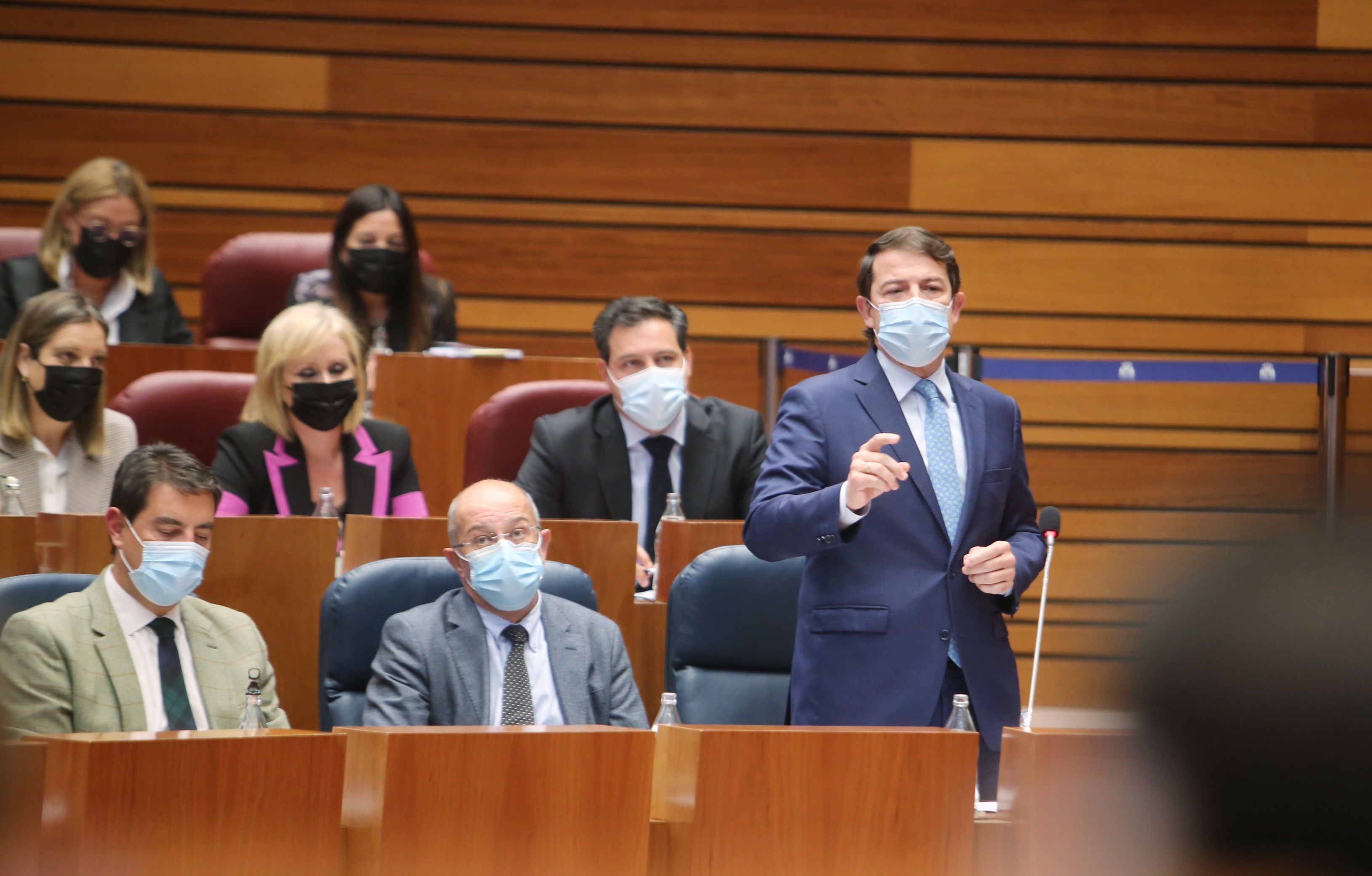 El presidente de la Junta, Alfonso Fernández Mañueco, durante el Pleno de las Cortes