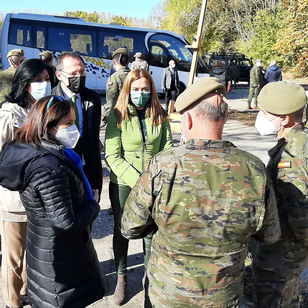 Visita de la ministra de Defensa al campamento militar de Montelarreina 