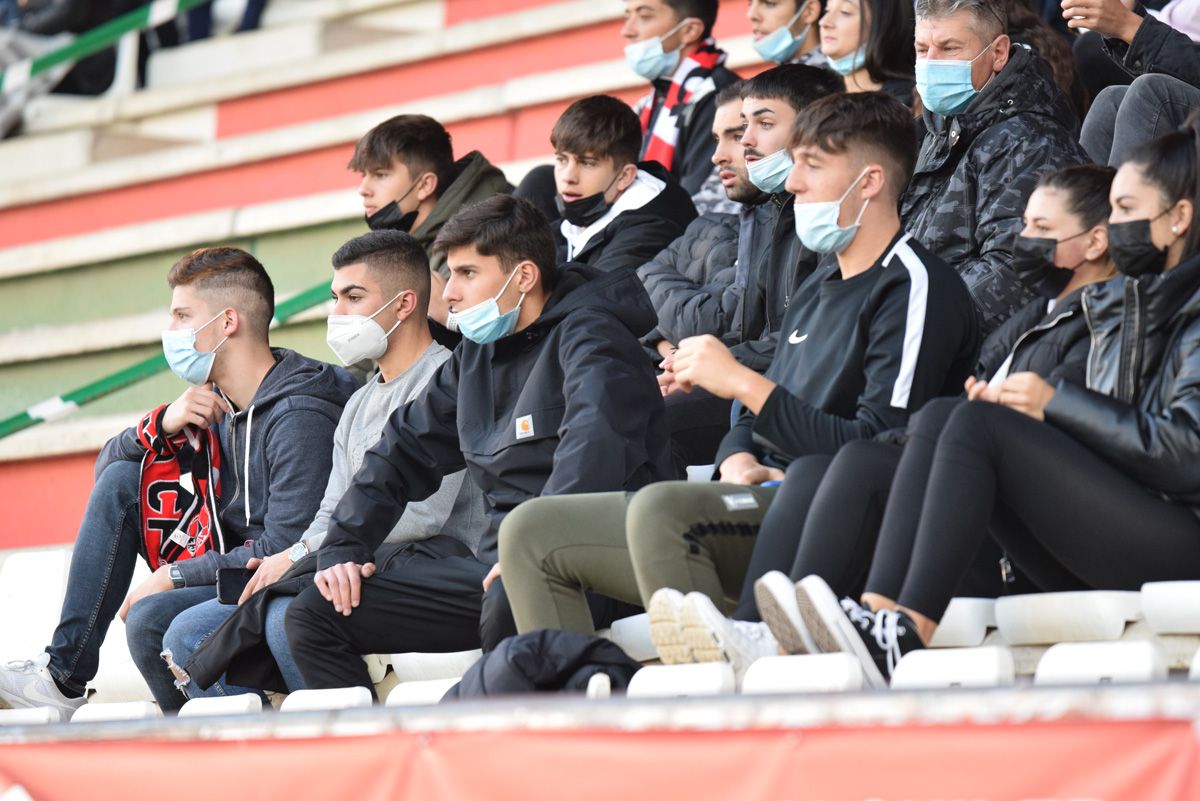 Aficionados del Zamora durante el partido