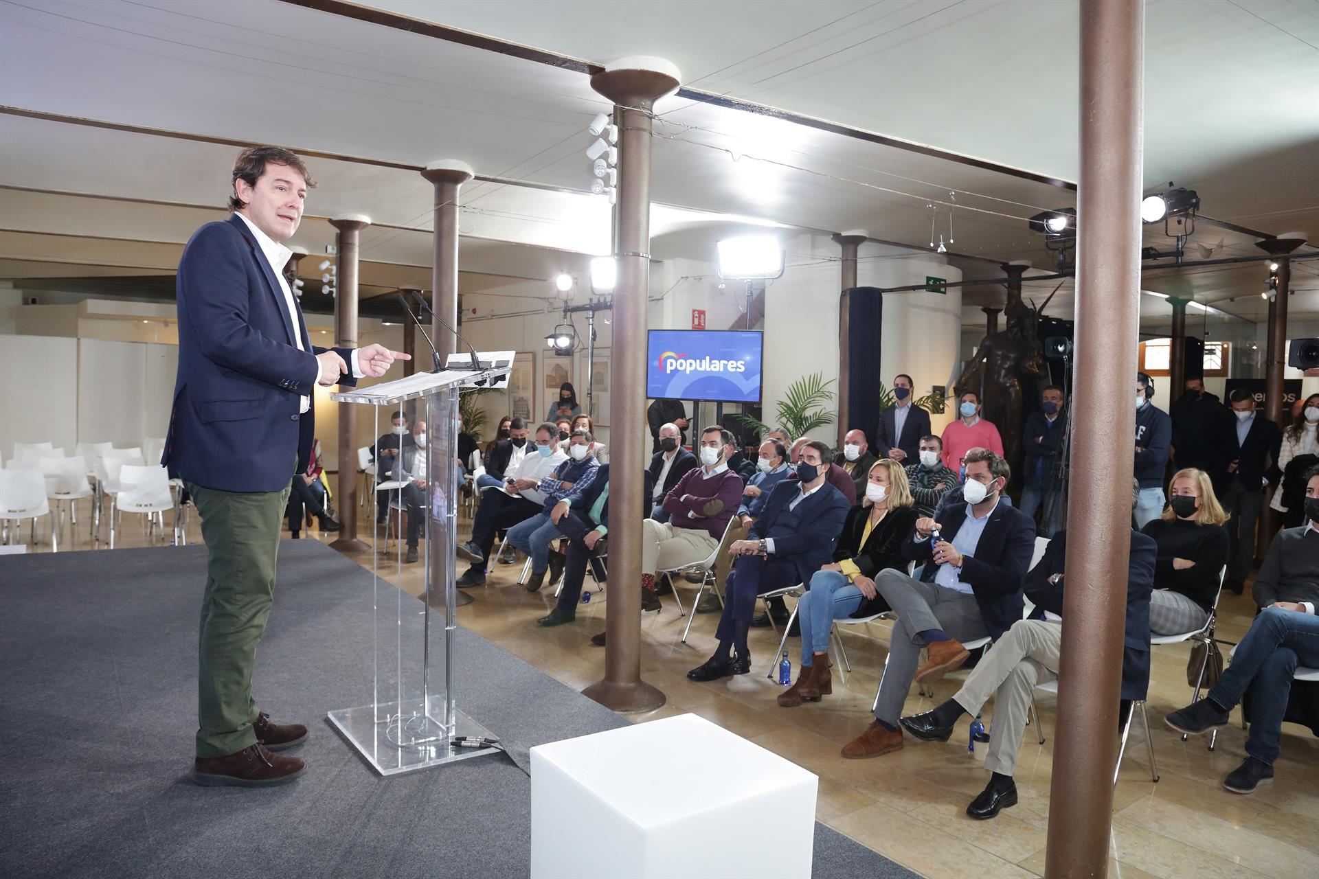 Alfonso Fernández Mañueco clausura el encuentro de presidentes provinciales e insulares del PP en la Casa Botines de León.   EUROPA PRESS