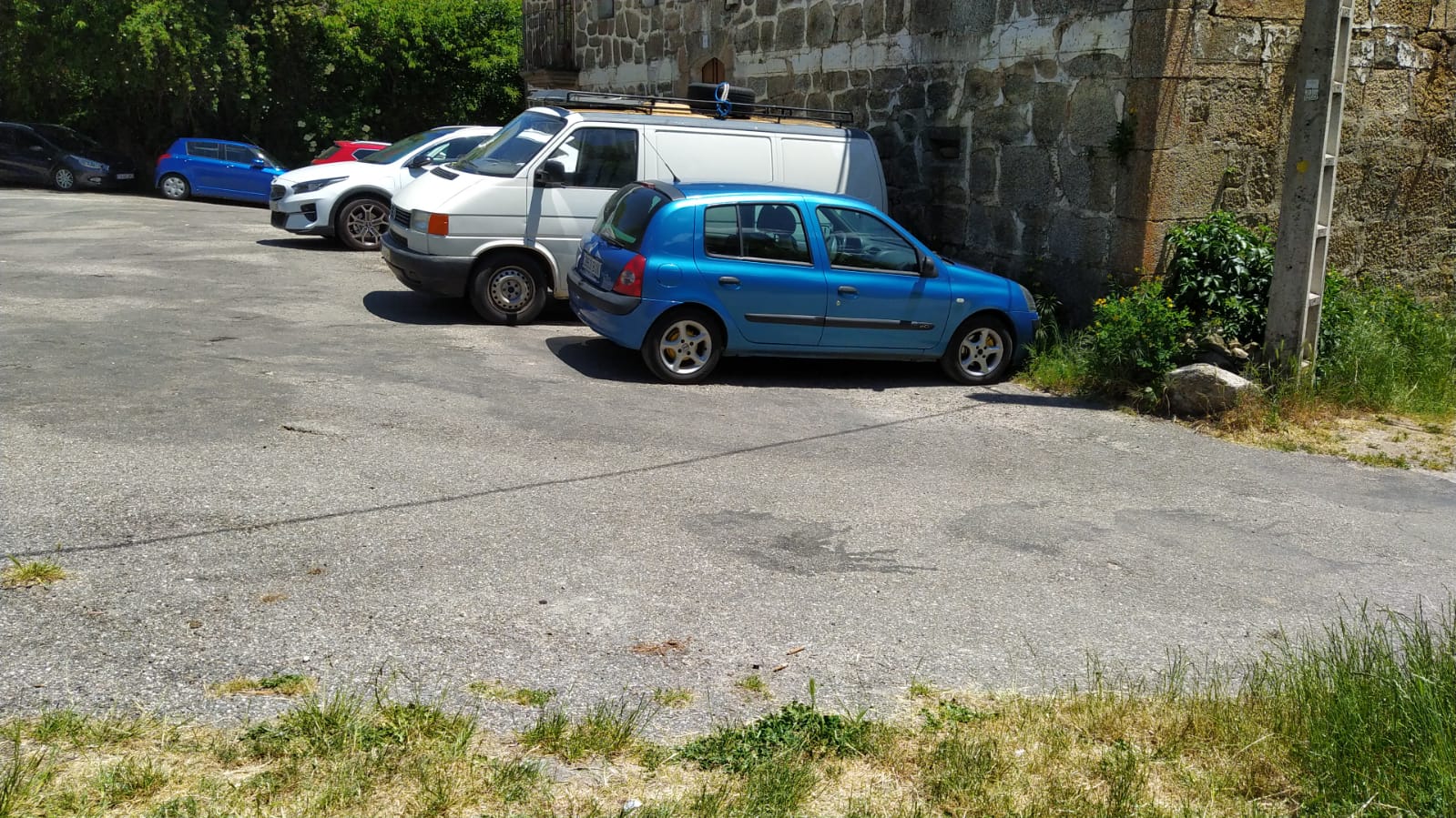 Coches aparcados en Sotillo de Sanabria